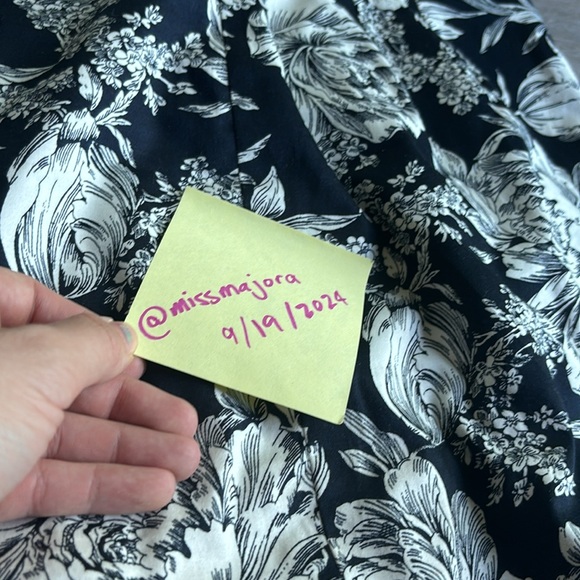 Ann Taylor Floral pencil skirt in white/navy - Picture 6 of 6